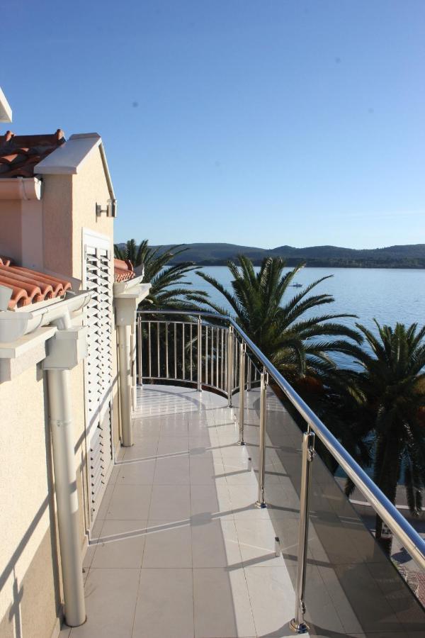 Penthouse By The Sea Apartment Тиват Екстериор снимка