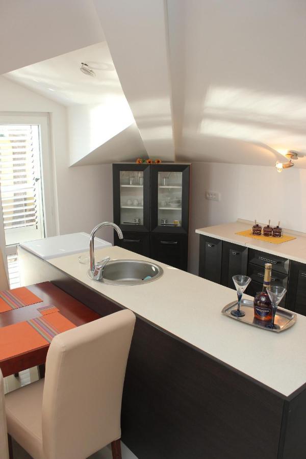 Penthouse By The Sea Apartment Тиват Екстериор снимка
