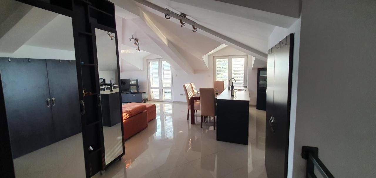 Penthouse By The Sea Apartment Тиват Екстериор снимка